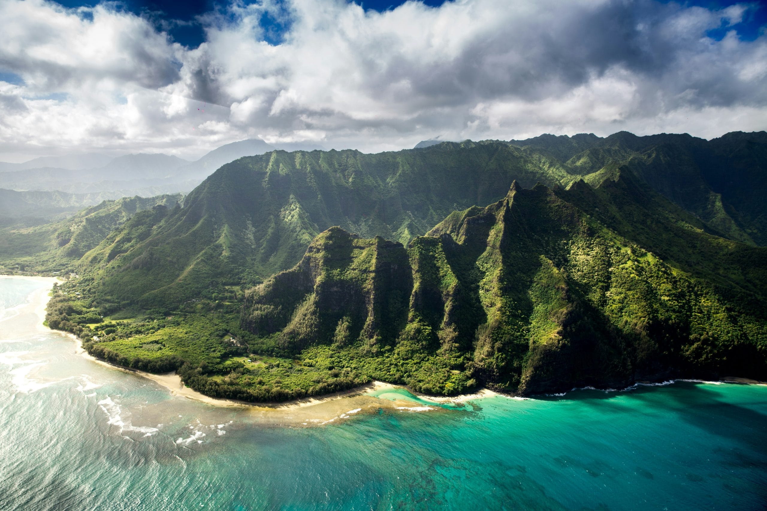 Best Day Trips in Hawaii: Beaches, Volcanoes & Hidden Island Adventures
