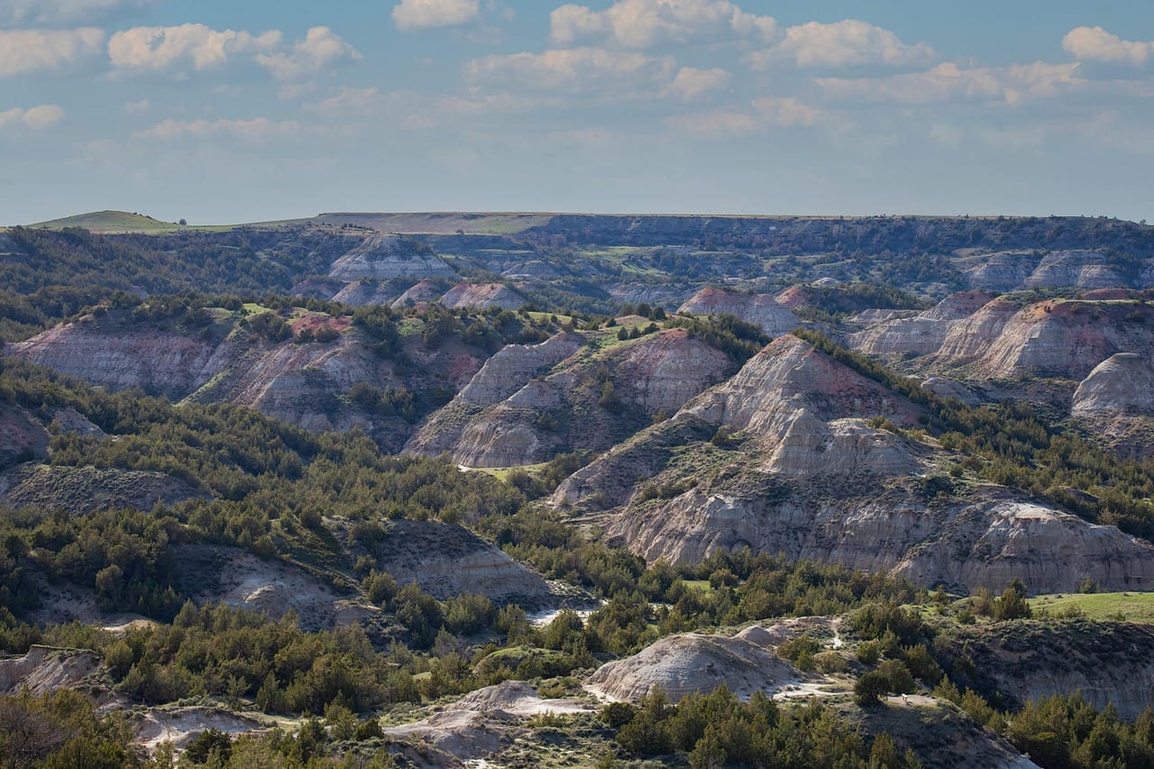 Best Day Trips in North Dakota: Badlands, Prairie & Hidden Gems
