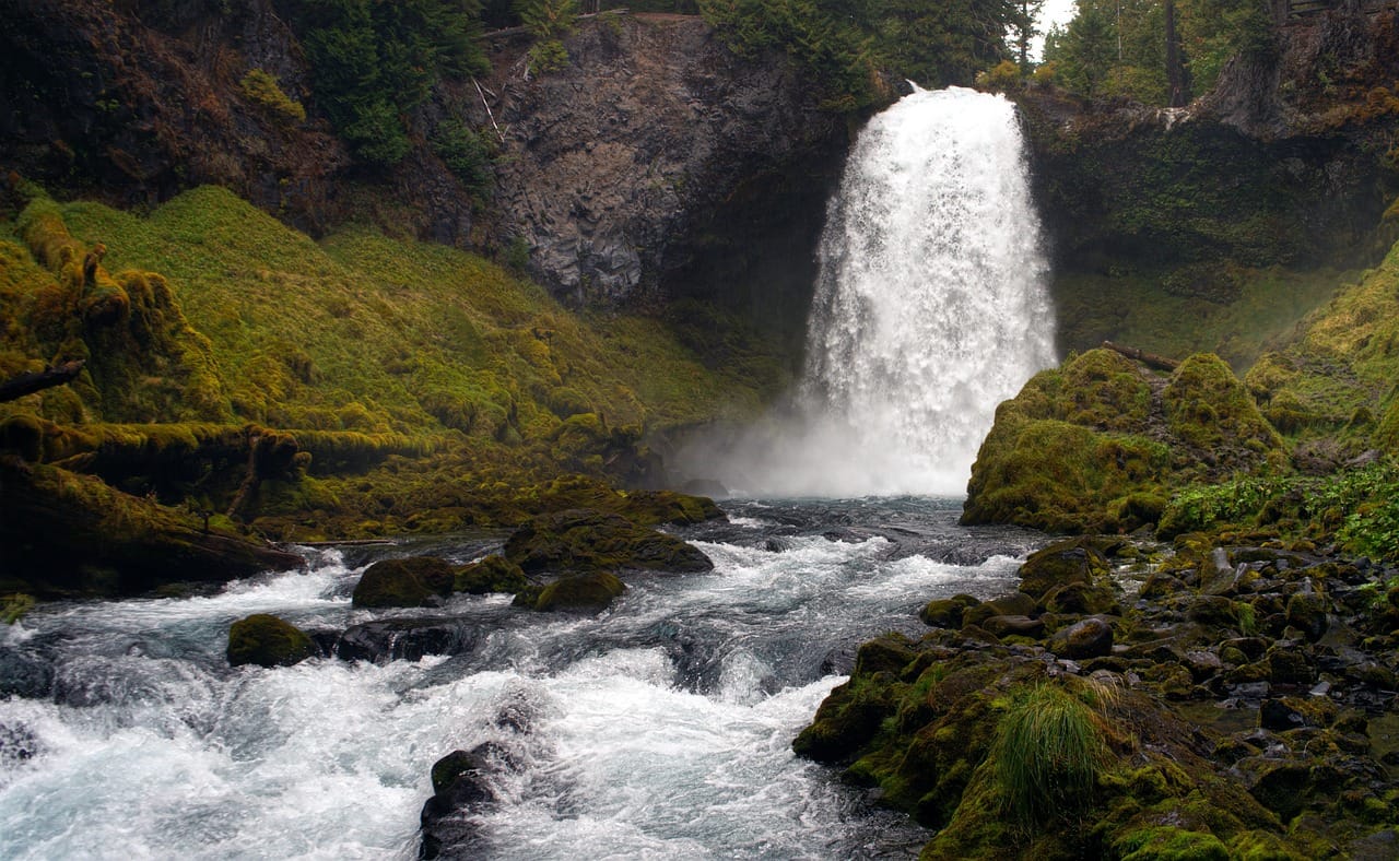 Best Day Trips in Oregon: Waterfalls, Coastlines & Hidden Gems