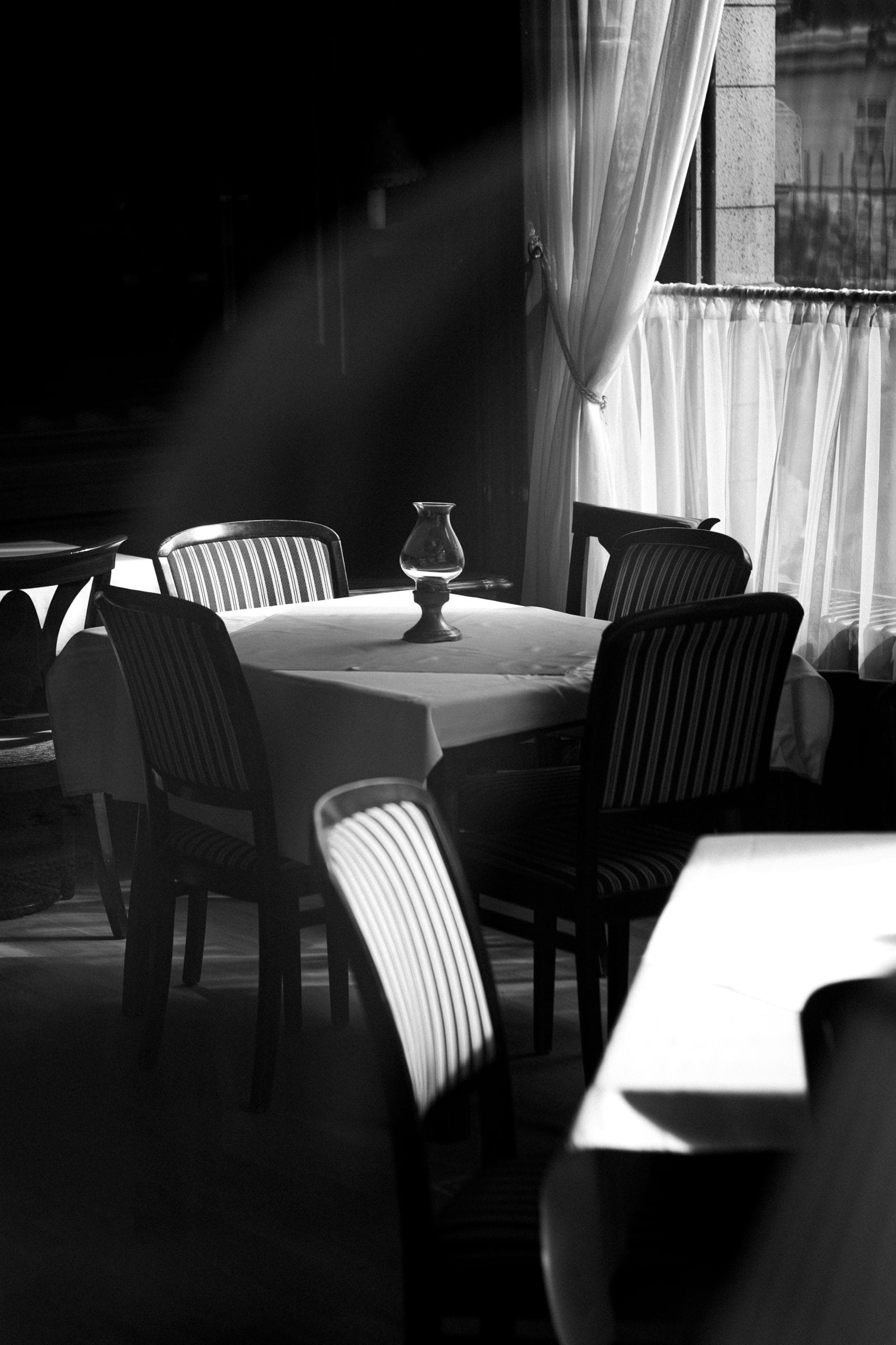 10 Haunted Restaurants, Taverns & Bars With a Story to Tell