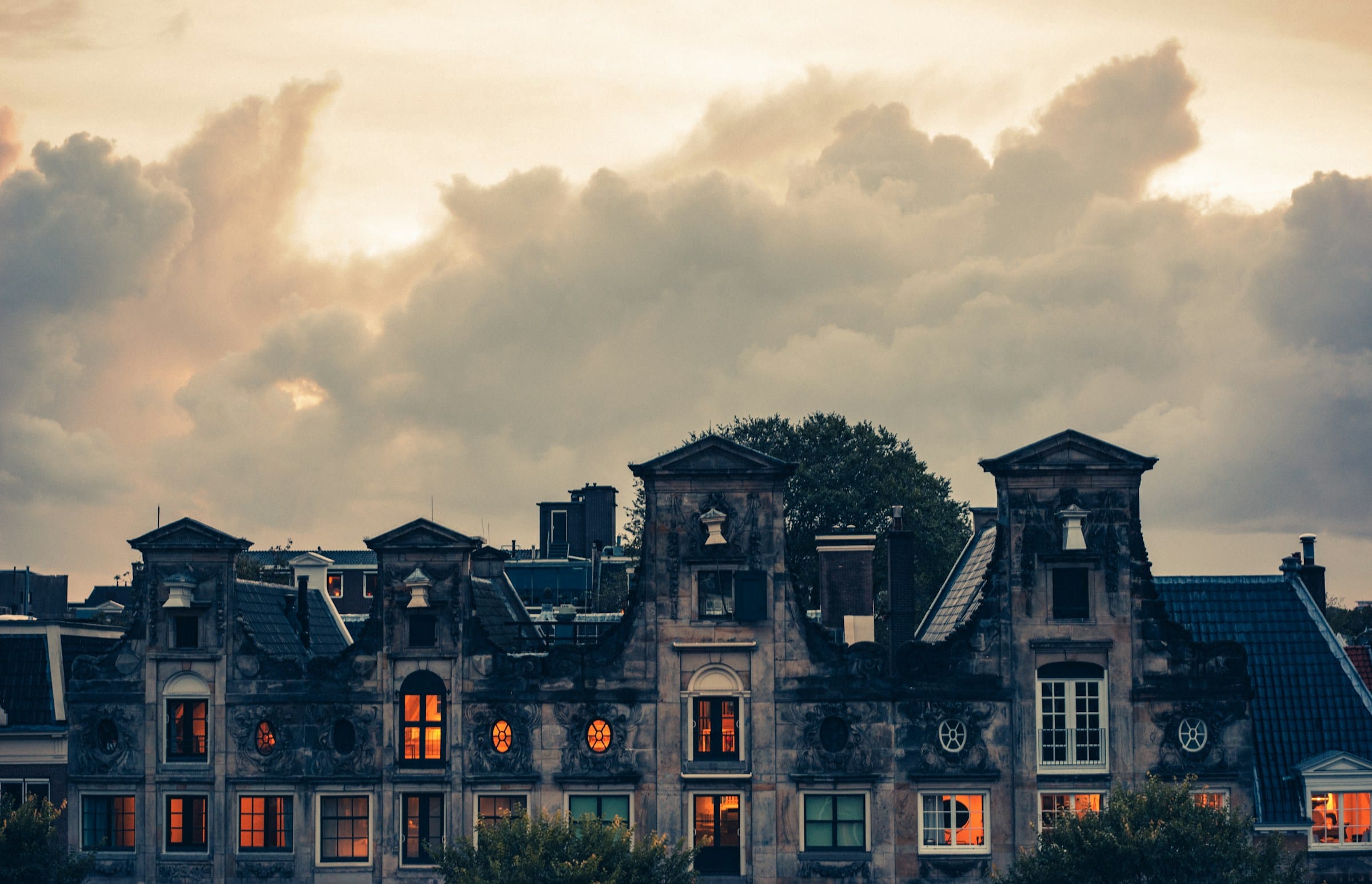 10 Haunted Hotels in America Where You Can Spend the Night